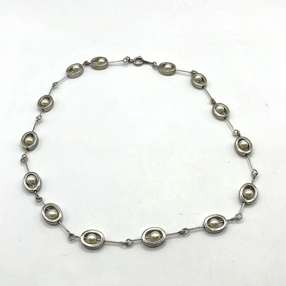Necklace Pearl & Silver Tone Stations Oval with A Pearl Inside Unique Vintage - Picture 2 of 11